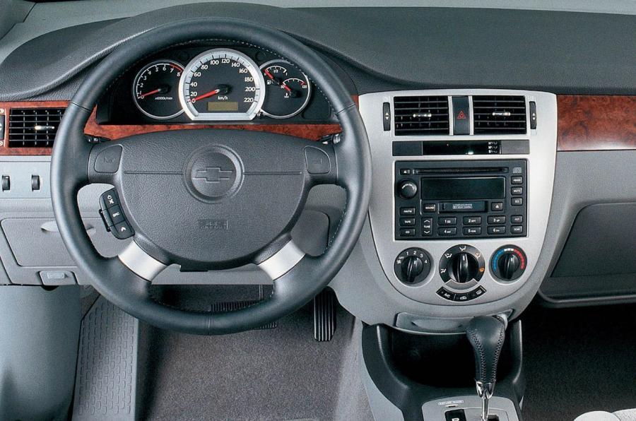  Chevrolet Optra 2004 года  (фото 3 из 8)